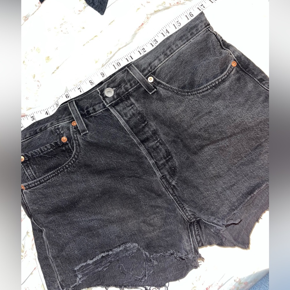 LEVIS 501 black distressed denim shorts - Picture 9 of 9